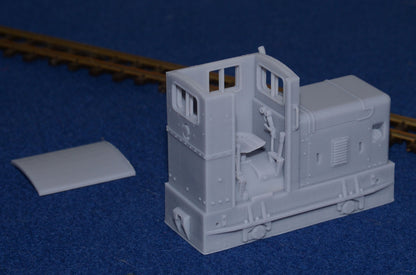 RUSTON & HORNSBY MINIATURE / NARROW GAUGE DIESEL [2] (BODY ONLY) (O9 Gauge 7mm scale)