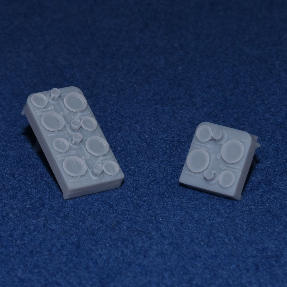 LMS 2+1 DINING COACH TABLES (with plates, cutlery and table cloths) - BR (O Gauge 7mm scale)